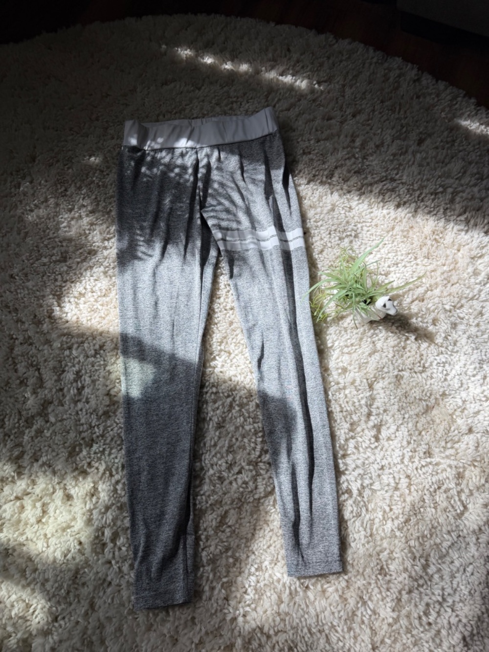 Comfortable athletic Gray Athletic long cute gym leggings with White Waistband a - Picture 4 of 5